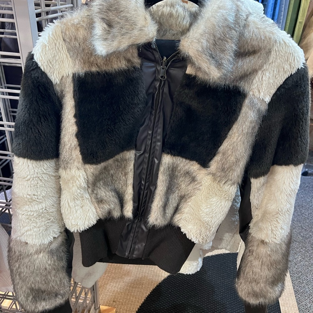 Vintage Woman’s Brown Cream Color Block 90’s Faux Fur Short Jacket Coat Sz S/M